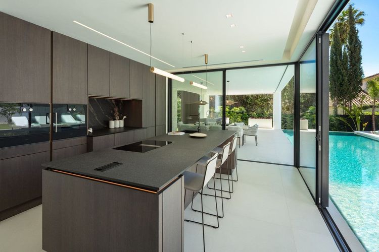 House | Resale in Marbella in Marbella Others, Costa del Sol - Photo 2