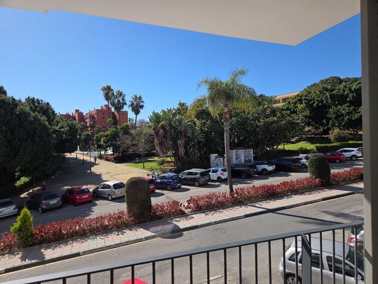 Apartment | Resale in Estepona in Estepona, Costa del Sol - Photo 4