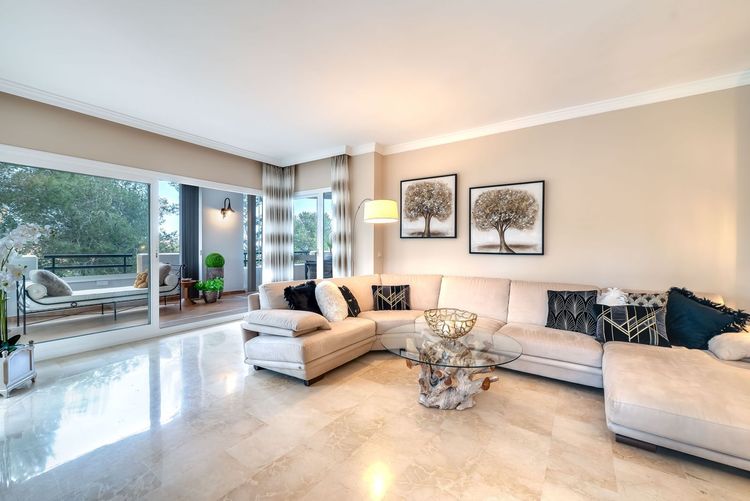 Apartment | Resale in Elviria in Elviria, Costa del Sol - Photo 2