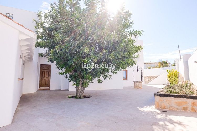 House | Resale in Moraira in Moraira, Costa Blanca - Photo 4