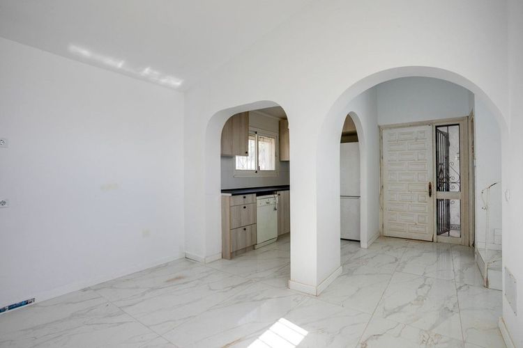 House | Resale in Estepona in Estepona, Costa del Sol - Photo 5