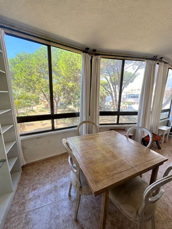 listing card gallery