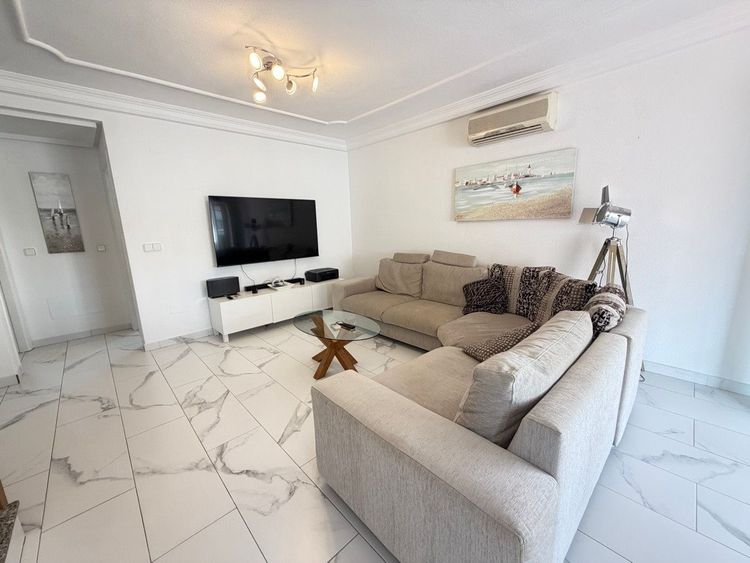 House | Resale in Villamartin in Villamartin, Orihuela Costa, Costa Blanca - Photo 5