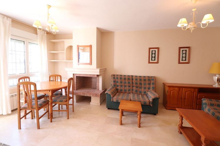 House | Resale in Villamartin in Villamartin, Costa Blanca - Photo 5
