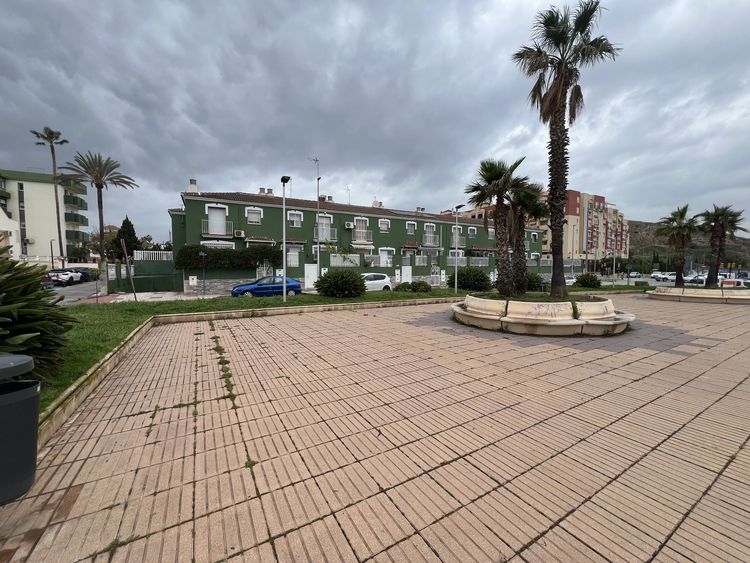 listing card gallery