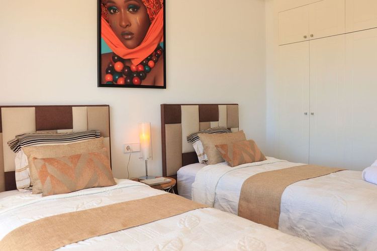 House | Resale in Estepona in Estepona, Costa del Sol - Photo 5