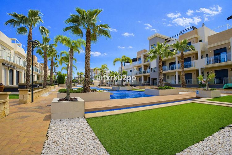 House | Resale in La Zenia in La Zenia, Costa Blanca - Photo 3
