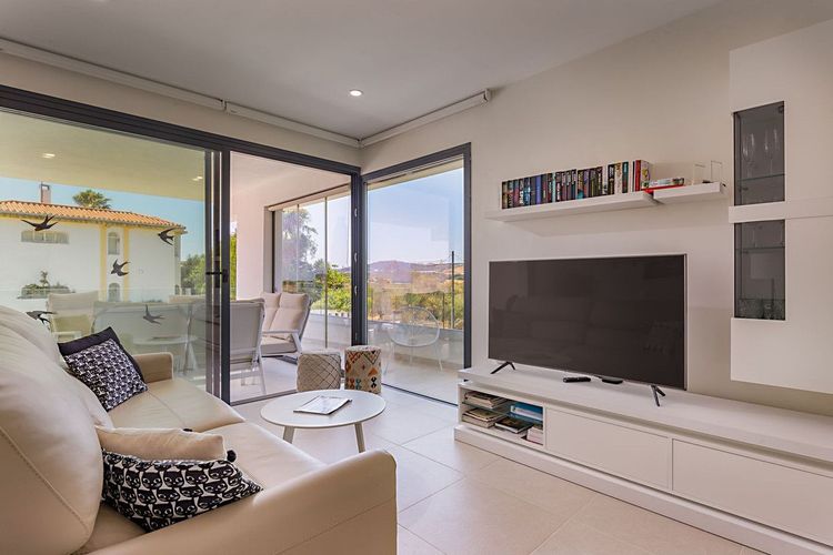 Apartment | Resale in Estepona in Estepona, Costa del Sol - Photo 5