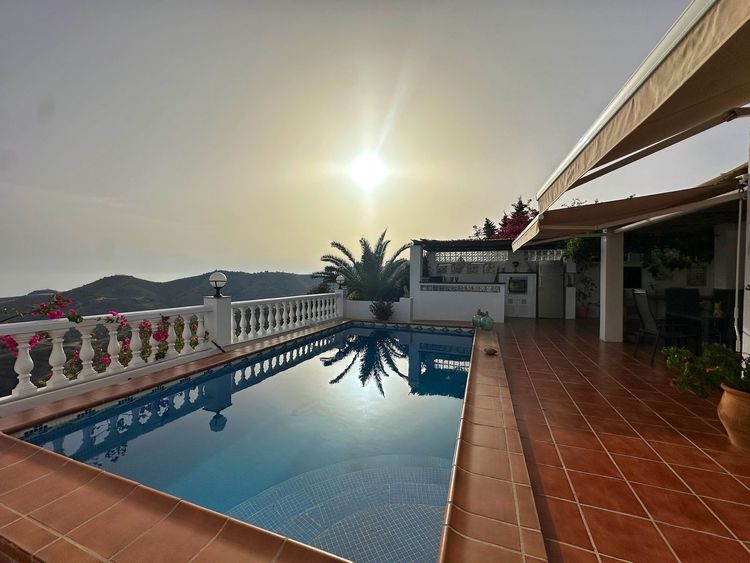 House | Resale in Torrox in Torrox, Costa del Sol - Photo 3