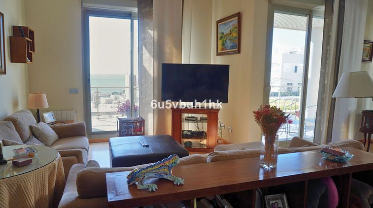 House | Resale in Málaga in Málaga, Costa del Sol - Photo 5