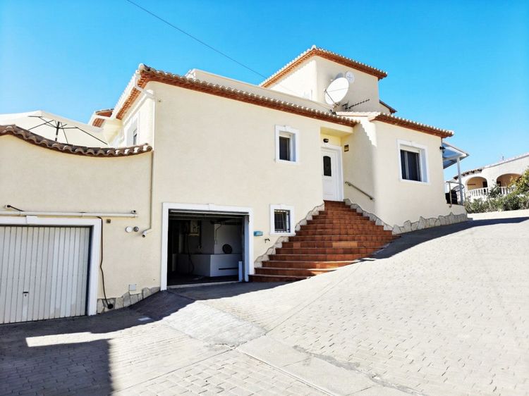 House | Resale in Calpe in Calpe, Costa Blanca - Photo 2