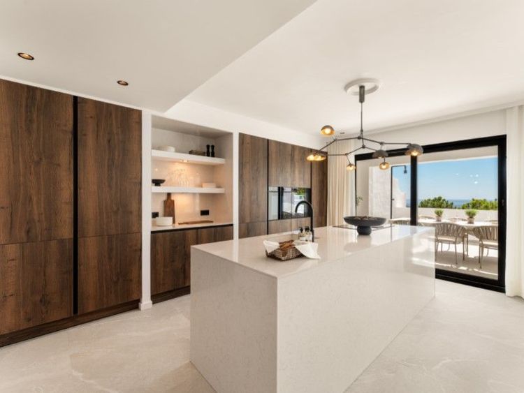 Apartment | Resale in El Madroñal in El Madroñal, Costa del Sol - Photo 2