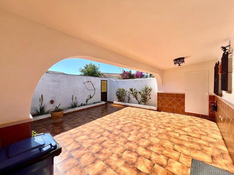 House | Resale in Elviria in Elviria, Costa del Sol - Photo 4