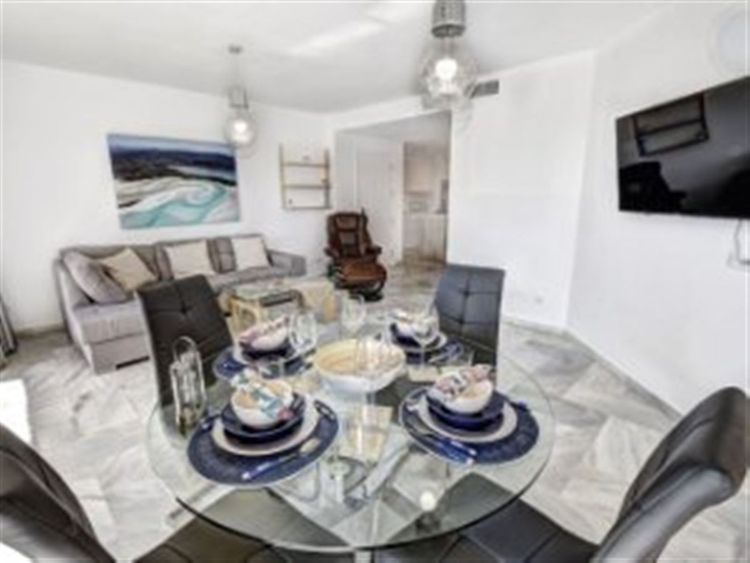 Apartment | Resale in Benalmadena Costa in Benalmadena Costa, Costa del Sol - Photo 3