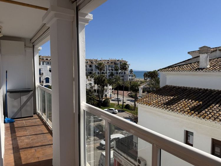 Apartment | Resale in La Duquesa in La Duquesa, Costa del Sol - Photo 2