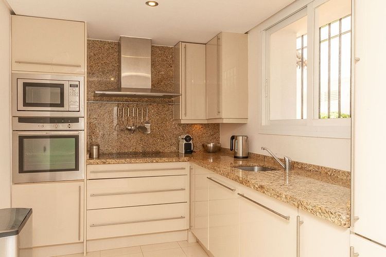Apartment | Resale in Elviria in Elviria, Costa del Sol - Photo 4