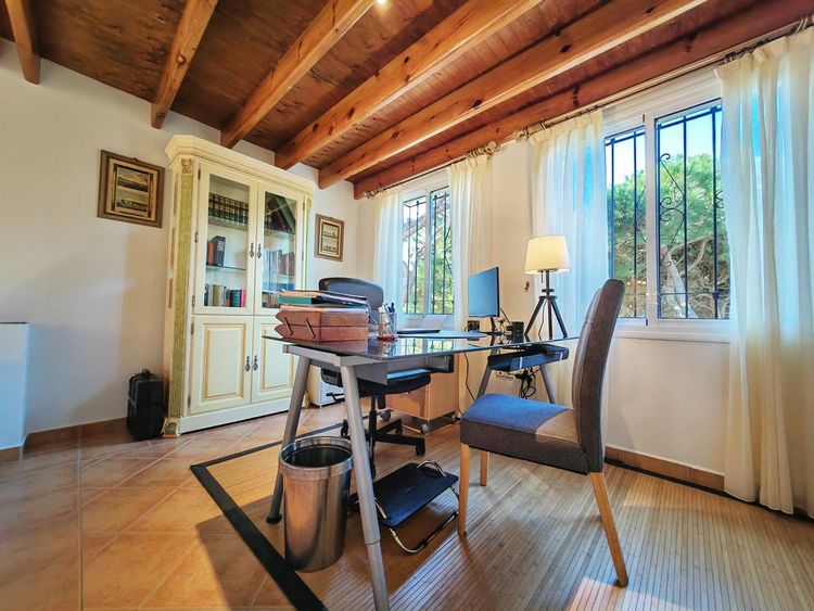 House | Resale in Marbesa in Marbesa, Costa del Sol - Photo 4