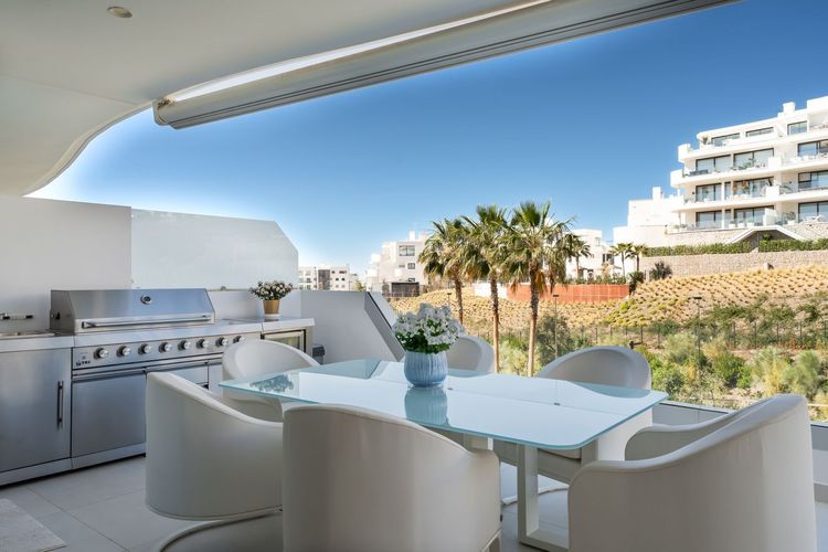 listing card gallery