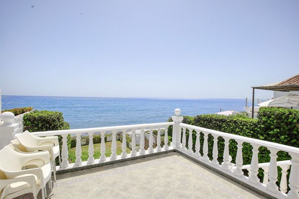 House | Resale in Estepona in Estepona, Costa del Sol - Main property photo