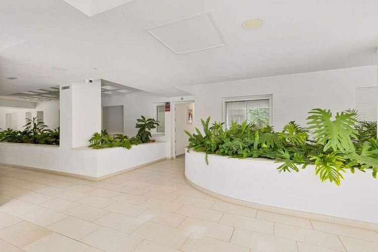 Apartment | Resale in Benalmadena Costa in Benalmadena Costa, Costa del Sol - Photo 5