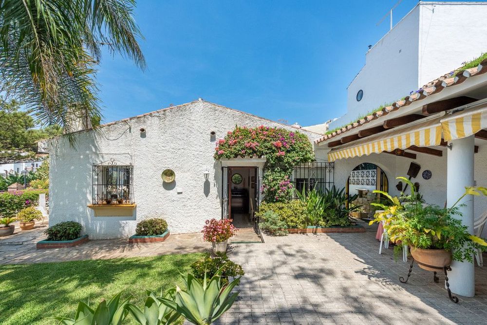 House | Resale in Nueva Andalucía in Nueva Andalucía Others, Costa del Sol - Main property photo