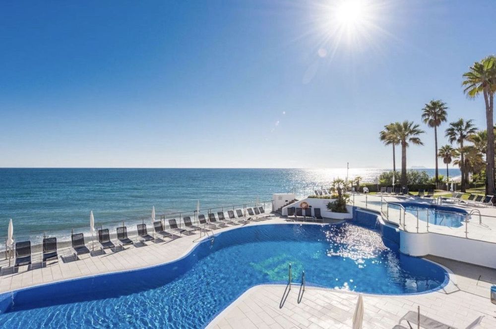 Penthouse | Resale in Estepona in Estepona, Costa del Sol - Main property photo