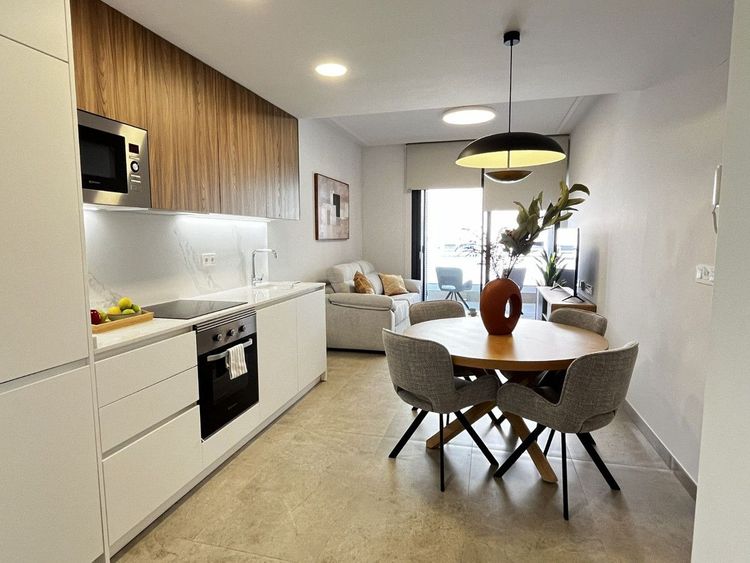 Apartment | Resale in Torrevieja in Torrevieja, Costa Blanca - Photo 5