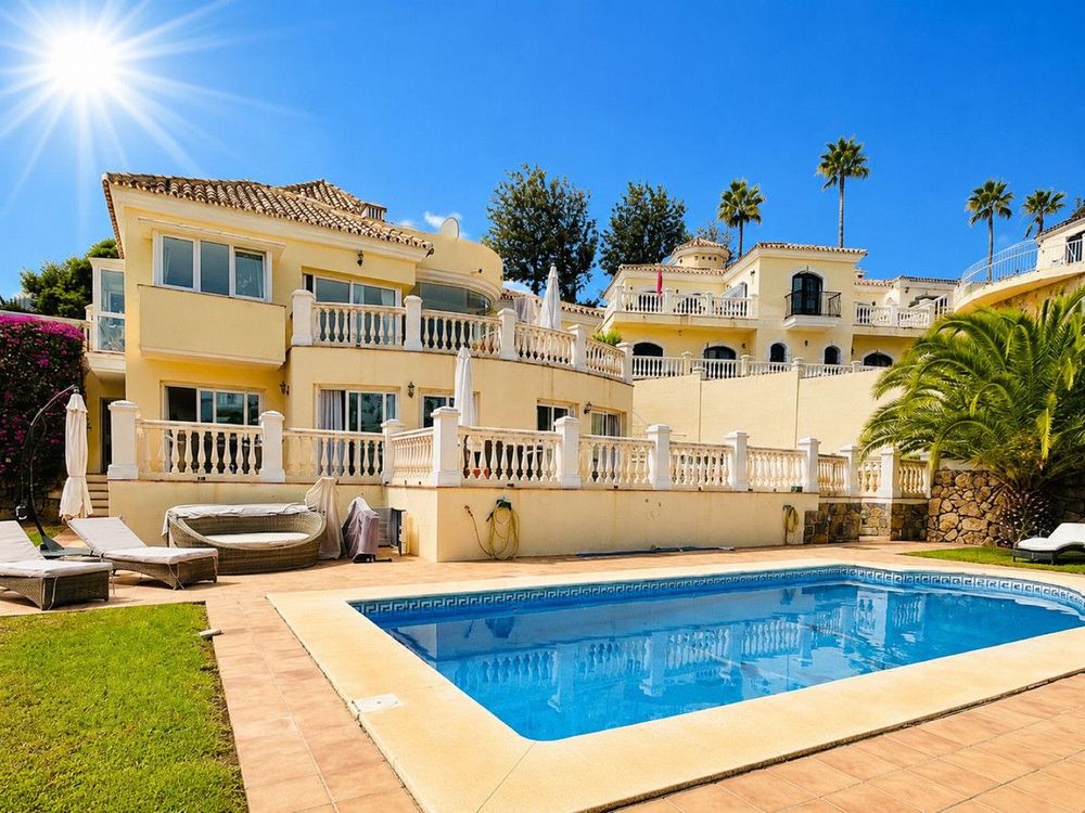 House | Resale in Calahonda in Calahonda, Costa del Sol - Main property photo