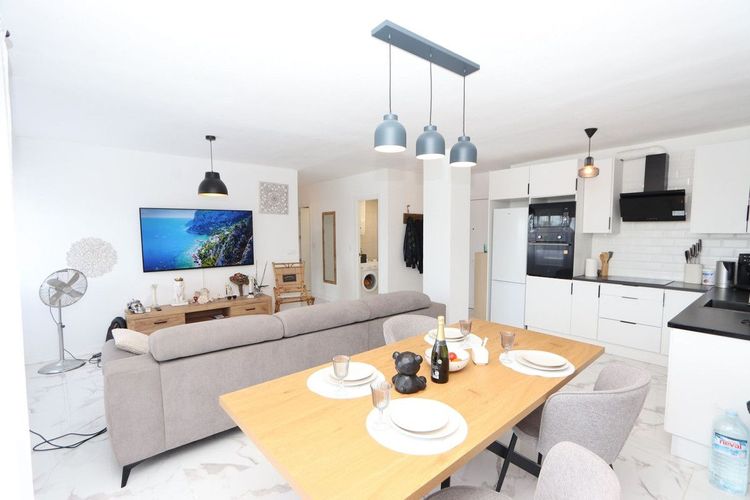 Apartment | Resale in Punta Prima in Punta Prima, Costa Blanca - Photo 4