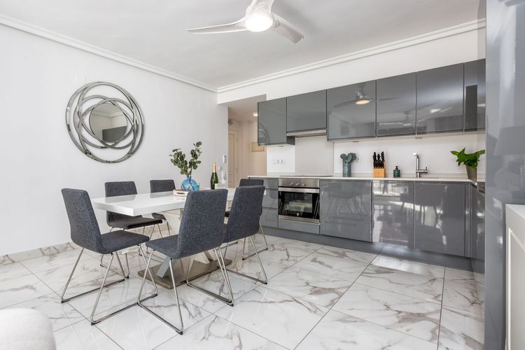 Apartment | Resale in Nueva Andalucía in Nueva Andalucía Others, Costa del Sol - Photo 4