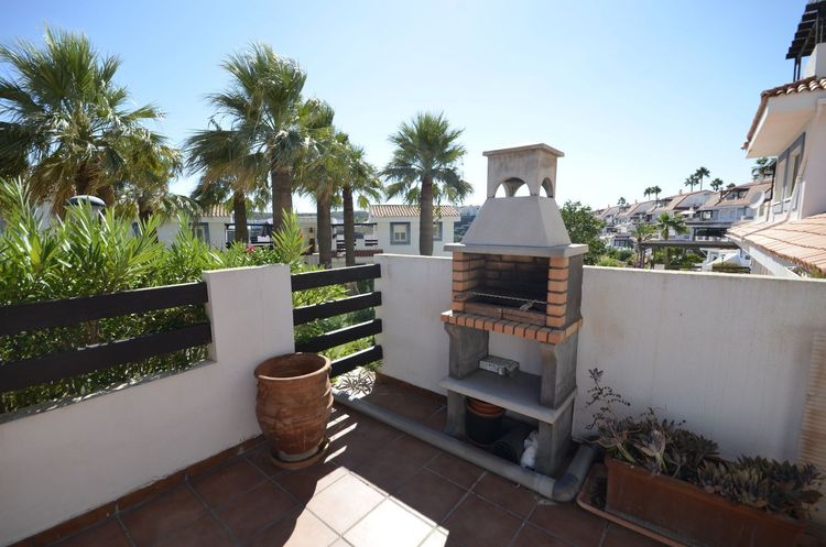 Apartment | Resale in La Duquesa in La Duquesa, Costa del Sol - Photo 5