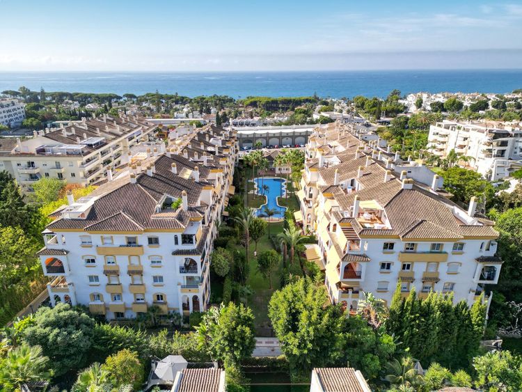 Apartment | Resale in The Golden Mile in The Golden Mile, Costa del Sol - Photo 3