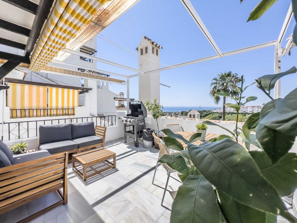 Apartment | Resale in Calahonda in Calahonda, Costa del Sol - Main property photo