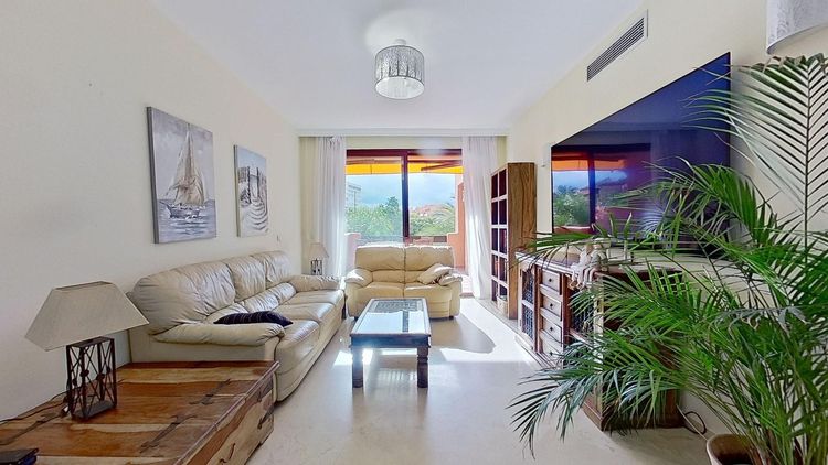 Penthouse | Resale in Marbella in Marbella, Costa del Sol - Photo 2