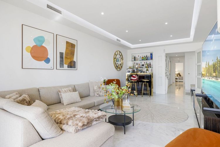 Apartment | Resale in Torrequebrada in Torrequebrada, Costa del Sol - Photo 3