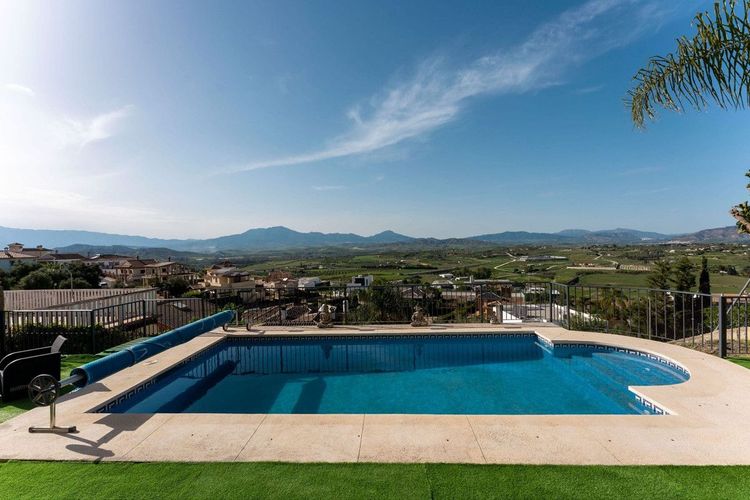 House | Resale in Coín in Coín, Costa del Sol - Photo 3