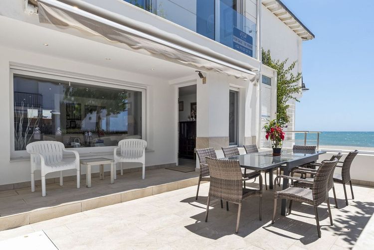House | Resale in La Cala de Mijas in La Cala de Mijas, Costa del Sol - Photo 4
