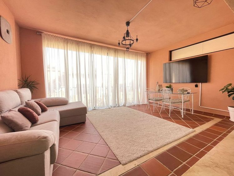 House | Resale in Estepona in Estepona, Costa del Sol - Photo 5