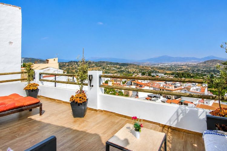 House | Resale in Alhaurín el Grande in Alhaurín el Grande, Valle de Guadalhorce, Costa del Sol - Photo 3