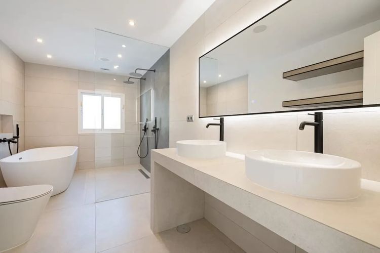 House | Resale in Atalaya in Atalaya, Costa del Sol - Photo 2