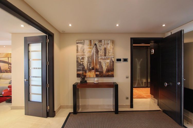 Apartment | Resale in Puerto Banús in Puerto Banús, Costa del Sol - Photo 4