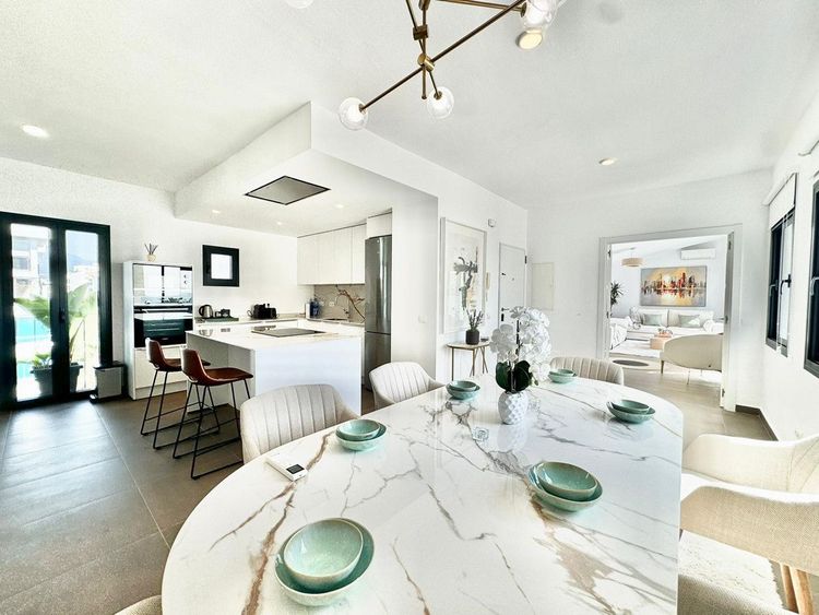 Apartment | Resale in Puerto Banús in Puerto Banús, Nueva Andalucía, Costa del Sol - Photo 3
