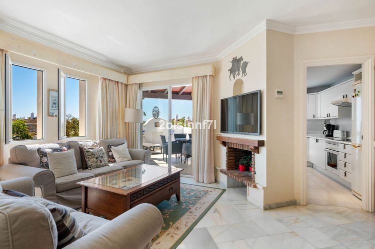 Penthouse | Resale in Elviria in Elviria, Costa del Sol - Photo 2