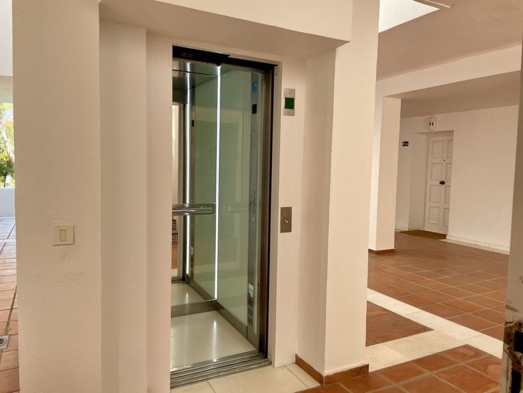Apartment | Resale in The Golden Mile in The Golden Mile, Costa del Sol - Photo 4