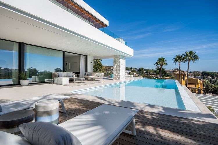 House | Resale in Carib Playa in Carib Playa, Costa del Sol - Photo 3