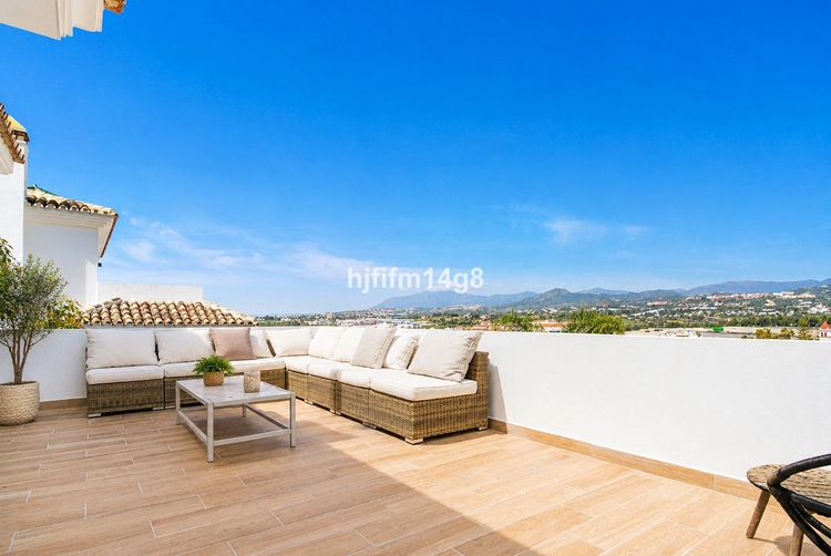 House | Resale in La Campana in La Campana, Costa del Sol - Photo 3