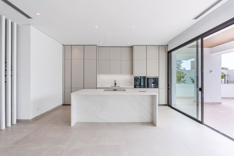 House | Resale in Marbella in Marbella Others, Costa del Sol - Photo 4