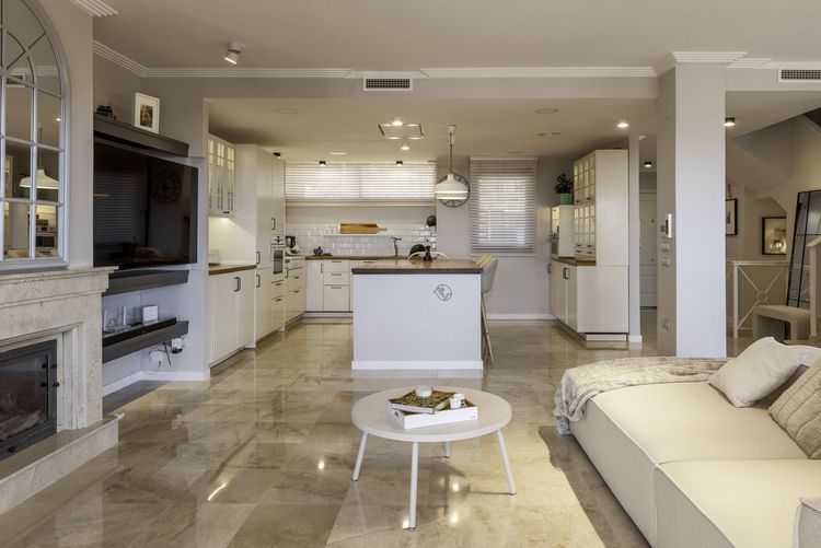 House | Resale in Benahavís in Benahavís, Costa del Sol - Photo 4