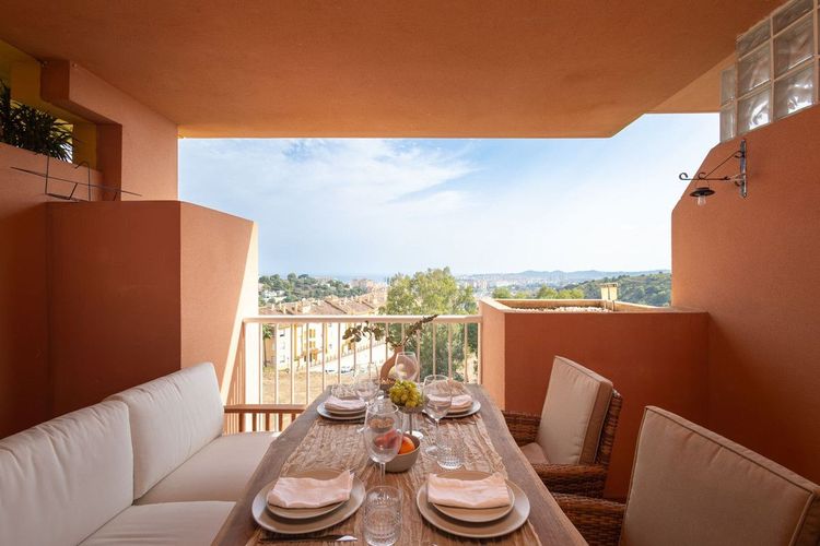 Penthouse | Resale in Los Pacos in Los Pacos, Costa del Sol - Photo 2
