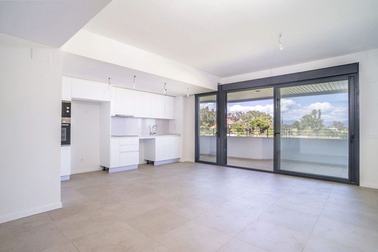Apartment | Resale in Torremolinos in Torremolinos Others, Torremolinos, Costa del Sol - Photo 2